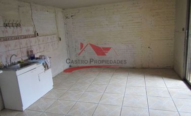 Casa de Dos Pisos Ampliada con 4 Dormitorios, 1 Baño, Villa San Enrique, Comuna de Quilicura.