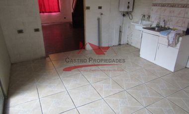 Casa de Dos Pisos Ampliada con 4 Dormitorios, 1 Baño, Villa San Enrique, Comuna de Quilicura.