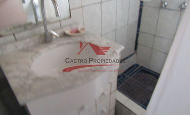 Casa de Dos Pisos Ampliada con 4 Dormitorios, 1 Baño, Villa San Enrique, Comuna de Quilicura.