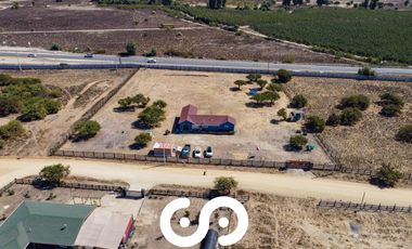 SE VENDE GRAN PARCELA PLANA CON CASA EN CONDOMINIO LO OROZCO - CASABLANCA
