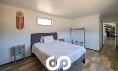 SE VENDE GRAN PARCELA PLANA CON CASA EN CONDOMINIO LO OROZCO - CASABLANCA