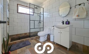 SE VENDE GRAN PARCELA PLANA CON CASA EN CONDOMINIO LO OROZCO - CASABLANCA