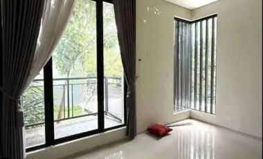 Rumah 2 lantai elegan di Citraland Surabaya