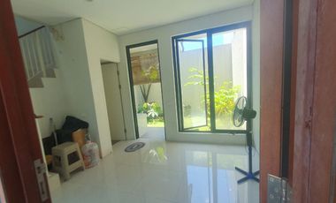Rumah 2 lantai elegan di Citraland Surabaya
