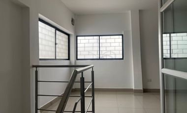 Local Estratégico de 105m² - Sector Hospitalario Teodoro Maldonado.