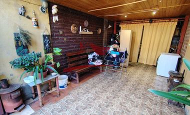 Casa Dos Pisos Ampliada con 6 Dormitorios, 1 Baño, Villa Los Adobes IV, Comuna de Quilicura.