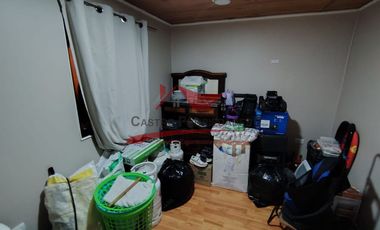 Casa Dos Pisos Ampliada con 6 Dormitorios, 1 Baño, Villa Los Adobes IV, Comuna de Quilicura.