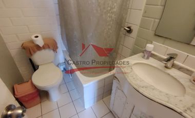 Casa Dos Pisos Ampliada con 6 Dormitorios, 1 Baño, Villa Los Adobes IV, Comuna de Quilicura.