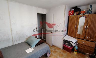 Casa Dos Pisos Ampliada con 6 Dormitorios, 1 Baño, Villa Los Adobes IV, Comuna de Quilicura.
