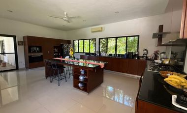 CASA EN RENTA  - ZONA COUNTRY DE MÉRIDA, YUCATÁN.