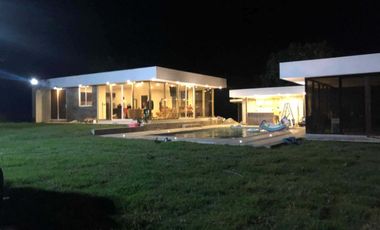 Dos casas en un terreno en venta, en Yunguilla