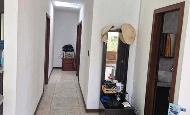 Dos casas en un terreno en venta, en Yunguilla