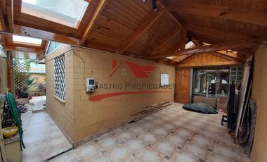 Espectacular Casa de Dos Pisos con 4 Dormitorios, 3 Baños, Villa Los Cantaros, Comuna de Quilicura.