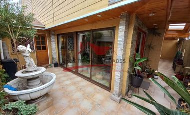 Espectacular Casa de Dos Pisos con 4 Dormitorios, 3 Baños, Villa Los Cantaros, Comuna de Quilicura.