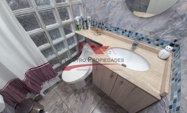 Espectacular Casa de Dos Pisos con 4 Dormitorios, 3 Baños, Villa Los Cantaros, Comuna de Quilicura.