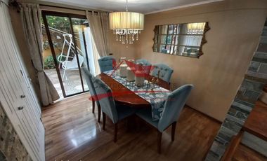 Espectacular Casa de Dos Pisos con 4 Dormitorios, 3 Baños, Villa Los Cantaros, Comuna de Quilicura.