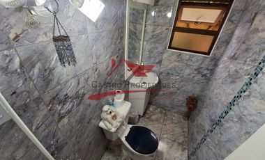Espectacular Casa de Dos Pisos con 4 Dormitorios, 3 Baños, Villa Los Cantaros, Comuna de Quilicura.