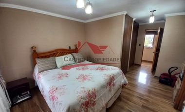 Espectacular Casa de Dos Pisos con 4 Dormitorios, 3 Baños, Villa Los Cantaros, Comuna de Quilicura.