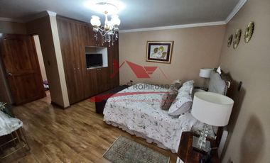Espectacular Casa de Dos Pisos con 4 Dormitorios, 3 Baños, Villa Los Cantaros, Comuna de Quilicura.