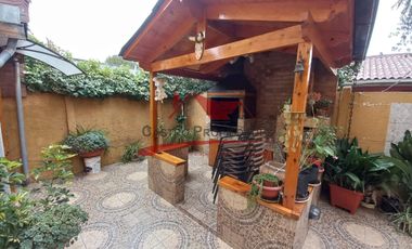 Espectacular Casa de Dos Pisos con 4 Dormitorios, 3 Baños, Villa Los Cantaros, Comuna de Quilicura.