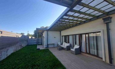 Arriendo casa amoblada y sin amoblar en condominio Cataluña