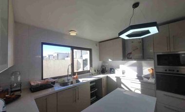 Arriendo casa amoblada y sin amoblar en condominio Cataluña