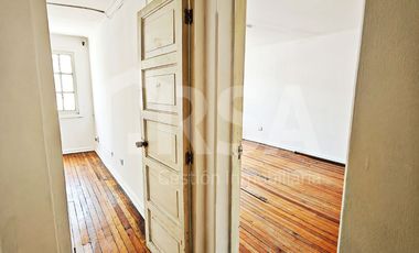 GRAN CASA DE DOS PISOS, 4 DORMITORIOS Y DOS BAÑOS, CALLE SAN ALFONSO 1658, SANTIAGO