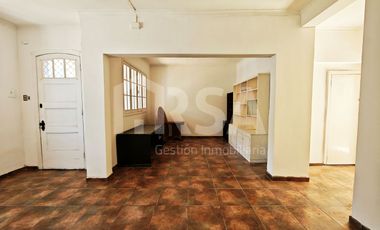 GRAN CASA DE DOS PISOS, 4 DORMITORIOS Y DOS BAÑOS, CALLE SAN ALFONSO 1658, SANTIAGO