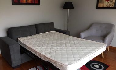 A un Paso del Centro Financiero y del Golf: Depa FULL Amoblado de 60 m² con 1 Dormitorio y Cochera. Vista Externa