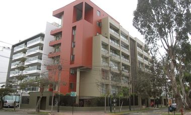 A un Paso del Centro Financiero y del Golf: Depa FULL Amoblado de 60 m² con 1 Dormitorio y Cochera. Vista Externa