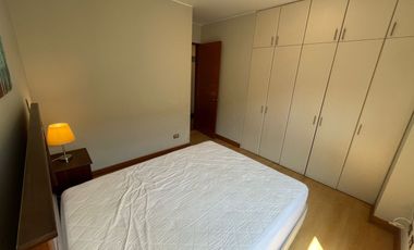 A un Paso del Centro Financiero y del Golf: Depa FULL Amoblado de 60 m² con 1 Dormitorio y Cochera. Vista Externa