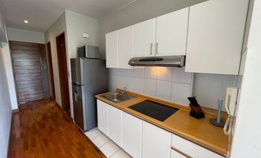 A un Paso del Centro Financiero y del Golf: Depa FULL Amoblado de 60 m² con 1 Dormitorio y Cochera. Vista Externa