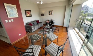 A un Paso del Centro Financiero y del Golf: Depa FULL Amoblado de 60 m² con 1 Dormitorio y Cochera. Vista Externa
