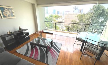 A un Paso del Centro Financiero y del Golf: Depa FULL Amoblado de 60 m² con 1 Dormitorio y Cochera. Vista Externa