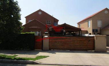 Hermosa Casa Dos Pisos Aislada, 4 Dormitorios, 3 Baños, Microbarrio El Alba Campino 3, Comuna de Quilicura.