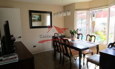 Hermosa Casa Dos Pisos Aislada, 4 Dormitorios, 3 Baños, Microbarrio El Alba Campino 3, Comuna de Quilicura.