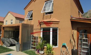 Hermosa Casa Dos Pisos Aislada, 4 Dormitorios, 3 Baños, Microbarrio El Alba Campino 3, Comuna de Quilicura.