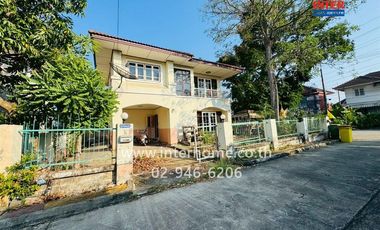 Two-story detached house, 60 sq.wa., Lake Garden Towny Village, Suwinthawong Road, Khumthong-Lam Toi Ting Road, Chachoengsao City, Chachoengsao.