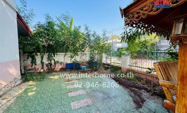 Two-story detached house, 60 sq.wa., Lake Garden Towny Village, Suwinthawong Road, Khumthong-Lam Toi Ting Road, Chachoengsao City, Chachoengsao.