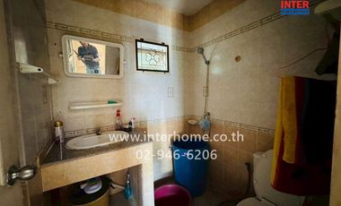 Two-story detached house, 60 sq.wa., Lake Garden Towny Village, Suwinthawong Road, Khumthong-Lam Toi Ting Road, Chachoengsao City, Chachoengsao.