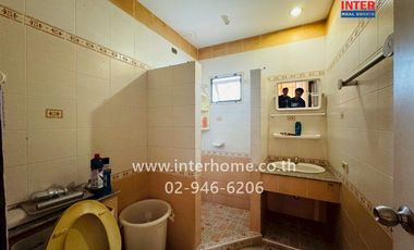 Two-story detached house, 60 sq.wa., Lake Garden Towny Village, Suwinthawong Road, Khumthong-Lam Toi Ting Road, Chachoengsao City, Chachoengsao.