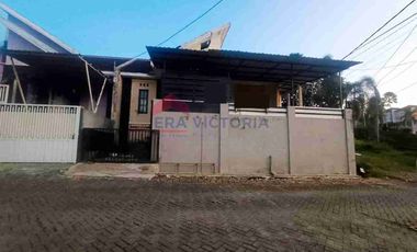 Dijual/Disewakan Rumah 4 kamar di area Tidar Atas dekat The Oz