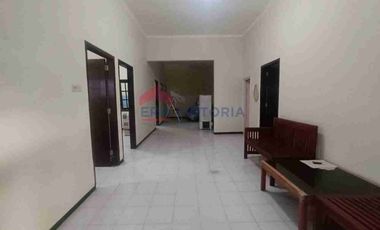 Dijual/Disewakan Rumah 4 kamar di area Tidar Atas dekat The Oz