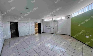 Nave industrial con subestación eléctrica, luz trifásica en toda la bodega, baños para empleados y colaboradores, oficinas administrativas con baño, comedor, tapanco, área de trabajo, ubicada junto a la unidad deportiva Volkswagen en la recta a Cholula antes de periférico.