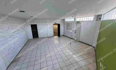 Nave industrial en venta a un costado del deportivo de Volkswagen en la recta Cholula antes de la salida a periférico dirección autopista, cuenta con subestación eléctrica, oficinas, baños y todo para llevar tu producción a otro nivel.