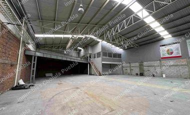 Nave industrial en venta a un costado del deportivo de Volkswagen en la recta Cholula antes de la salida a periférico dirección autopista, cuenta con subestación eléctrica, oficinas, baños y todo para llevar tu producción a otro nivel.