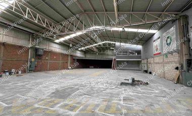 Nave industrial en venta a un costado del deportivo de Volkswagen en la recta Cholula antes de la salida a periférico dirección autopista, cuenta con subestación eléctrica, oficinas, baños y todo para llevar tu producción a otro nivel.