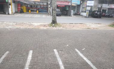 Ruko Strategis Hadap Jalan Raya Depan Alfamart – LT 168 SHM, 2,5 Lantai Siap Usaha