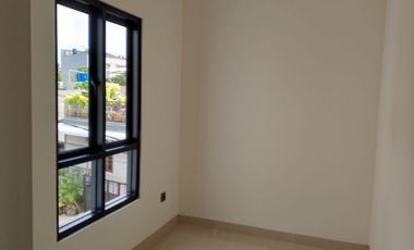 RUMAH BARU CANTIK DALAM CLUSTER SEBELAH GREEN LAKE CITY DURI KOSAMBI - OASIS KAVLING I