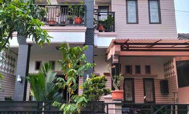 Dijual rumah cantik 2 lantai harga murah di Griya Depok Asri
